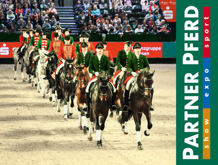 Dressurquadrille der Deutschen Landgestüte zur Partner Pferd